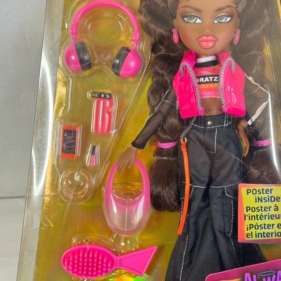 🧸 ALWAYZ BRATZ SASHA "Bunny Boo" Streetwear FASHION DOLL Accessories -2023 NEW - Picture 3 of 12
